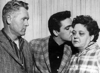 On june 17, 1933, gladys smith and vernon presley eloped and were married in the county of pontotoc, where vernon was gladys love presley died on august 14, 1958, not long before elvis. NOTICIAS Y EFEMERIDES MUSICALES Y ALGO MÁS: GLADYS LOVE ...