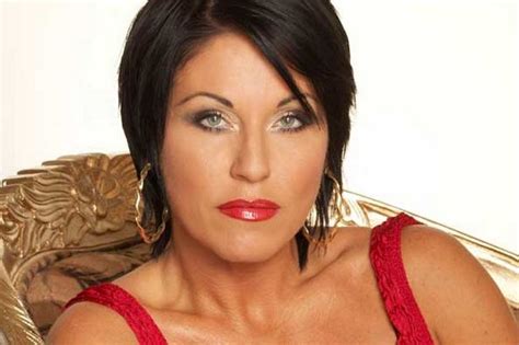 Jessie Wallace Caves In And Agrees To Meet Sex Text Ex Vince Morse