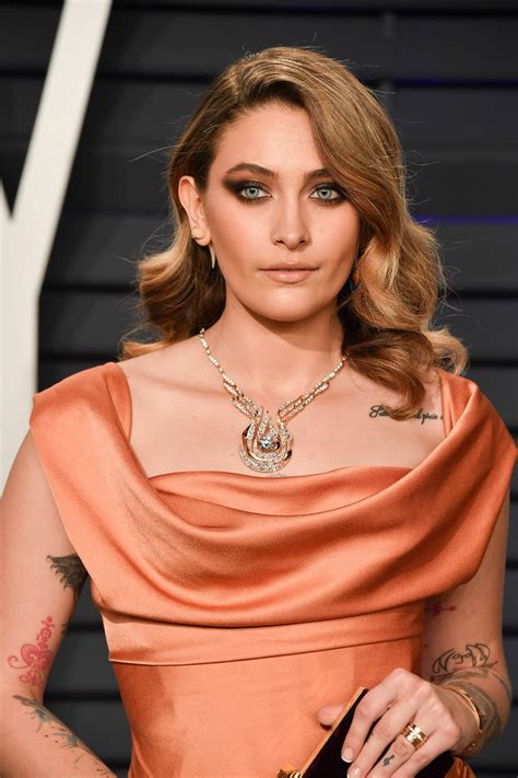 Paris jackson says she does not talk to her 'very religious' family members about being attracted to both men and women: Paris Jackson zagra Jezusa
