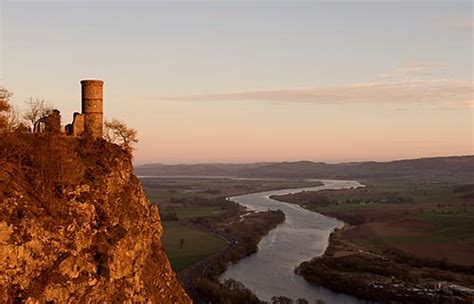 Entdecken sie die fantastischen sehenswürdigkeiten & aktivitäten in schottland, darunter burgen, steinkreise sehenswürdigkeiten und aktivitäten in schottland. Perth - die alte Hauptstadt Schottlands