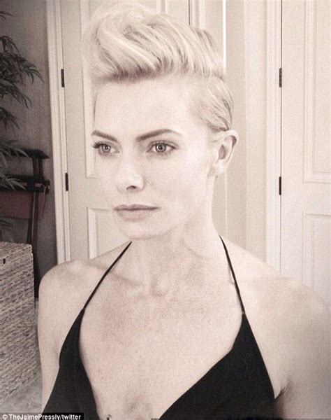 jaime pressly copies miley and shaves sides of her head edgy hair jaime pressly playing with