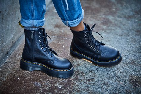 How To Wear Dr Martens Shoes With Jeans Footwear News