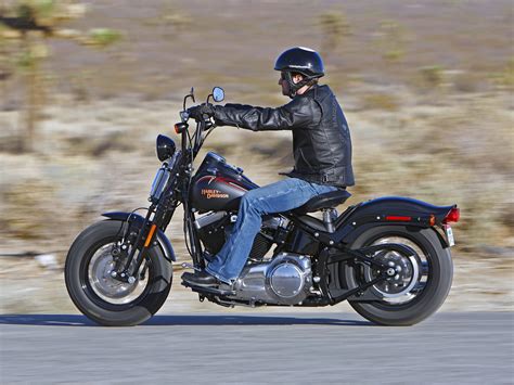 It comes with a twin cam engine and offers plenty of room for classic conversions. 2008 Harley-Davidson FLSTSB Softail Cross Bones - Moto ...