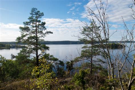 Kungshamn (king's landing) is a locality and the seat of sotenäs municipality in västra götaland county, sweden with 3071 citizens (in 2011). Svenska smultronställen - Kungshamn - Morga - Utsidan