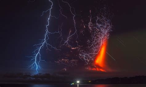 Volcano Eruption Lightning Wallpaper