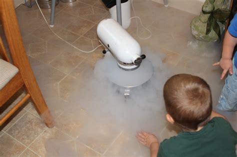 science of making ice cream with liquid nitrogen