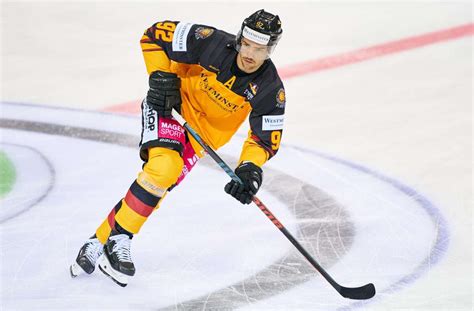 Ein verein wie ihr sportverein in deutschland bzw. Profis freuen sich auf den Deutschland Cup: Eishockey ...