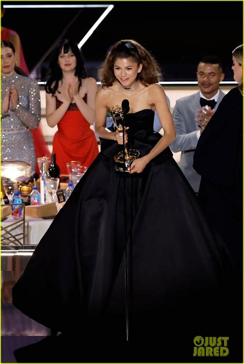 zendaya makes history again with second lead actress win at emmys 2022 photo 4818470 photos