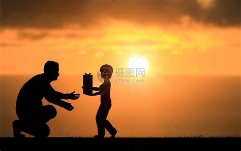The Shadow Of The Father And Son Under The Sunset Father And Son Father Filial Piety