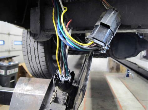 Trailer wiring / electrical connectors. 2006 Ford F-250 and F-350 Super Duty Custom Fit Vehicle Wiring - Tow Ready
