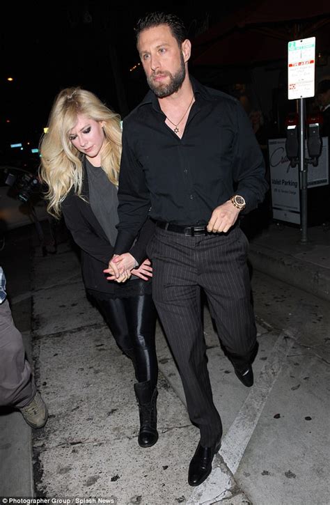 Последние твиты от avril lavigne (@avrillavigne). Avril Lavigne steps out for the first time with new beau | Daily Mail Online