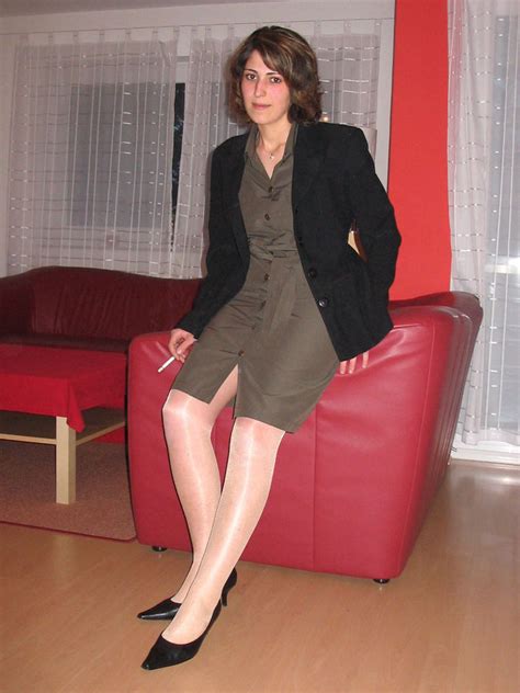 amateur pantyhose on twitter high heels and shiny pantyhose