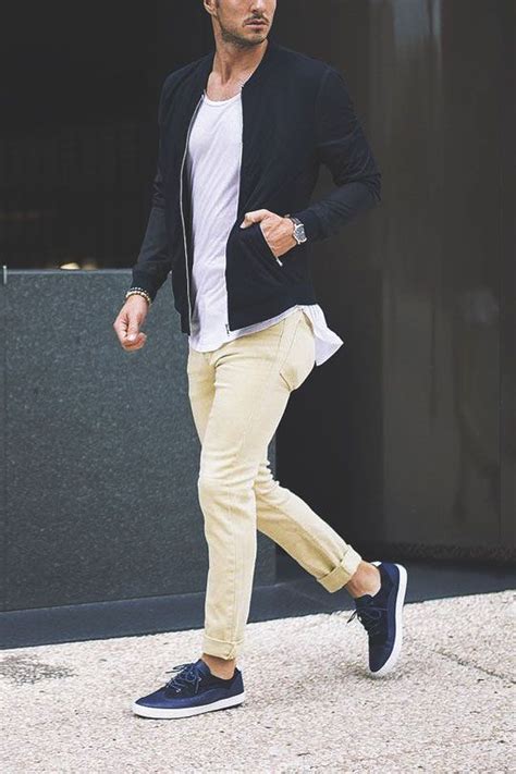 Go For A Jog In Your Khakis Mode Masculine Mode Outfits Casual