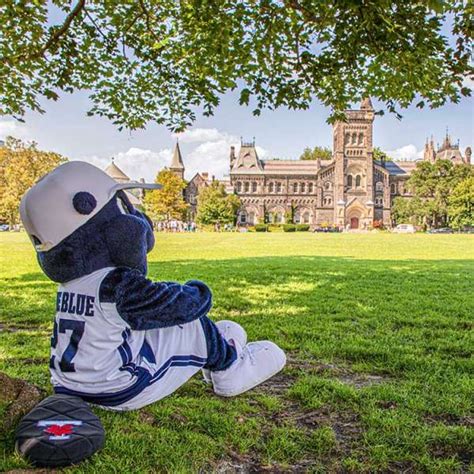Remember These Gorgeous Campus Spots True Blue Tours U Of T In A Quest