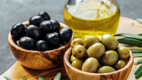 Whats The Difference Between Black Olives And Green Olives