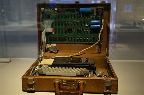 Pirmasis Apple kompiuteris įdėtas į lagaminą NUOTRAUKA 15min lt