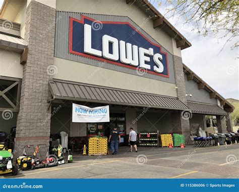 Lowe S Home Improvement Store Editorial Photo Image Of Store Center