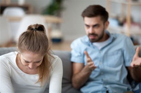 7 Alarming Signs Of Passive Aggressive Behavior And How To Handle It