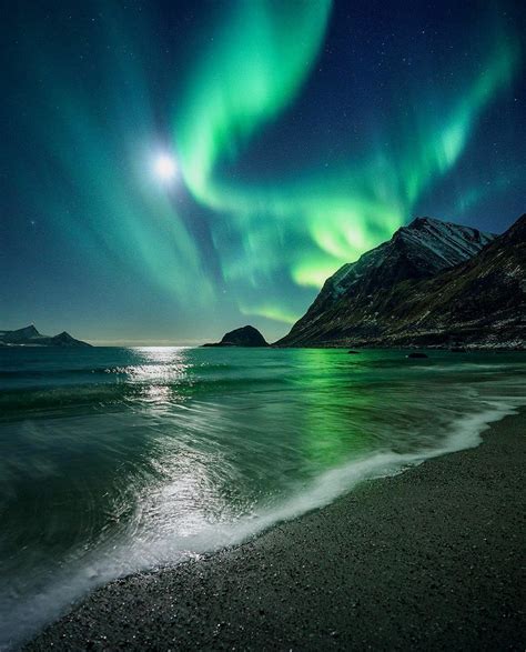 🔥 Beautiful Northern Lights, Lofoten Norway! 🔥 : NatureIsFuckingLit