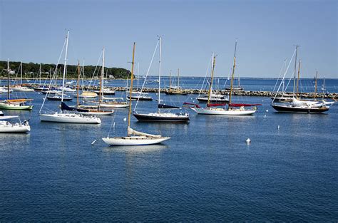 Let us take you on a breathtaking scenic boat tour on beautiful maunalua bay. Martha's Vineyard Water Sports