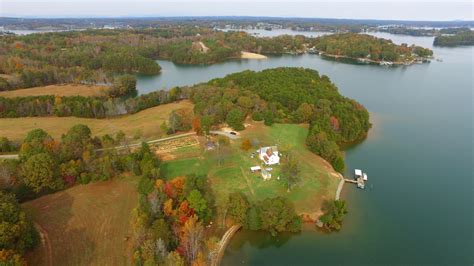 Smith mountain lake is a large reservoir in the roanoke region of virginia, located southeast of the city of roanoke and southwest of lynchburg. Smith Mountain Lake Waterfront | Kennedy Shores Gallery