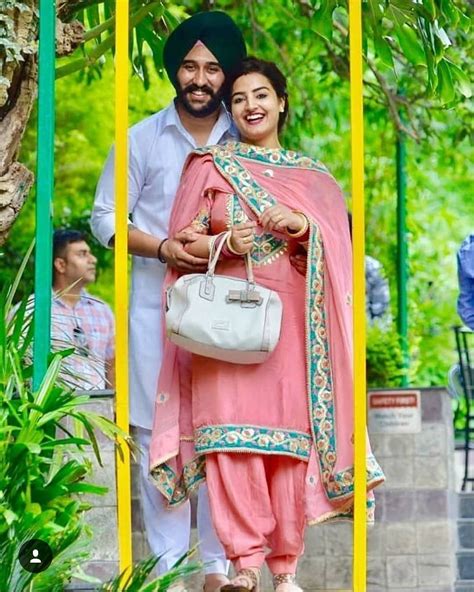 Punjabi Married Couple Pics Wedding Couple Photos Couple Pictures Wedding Couples Punjabi