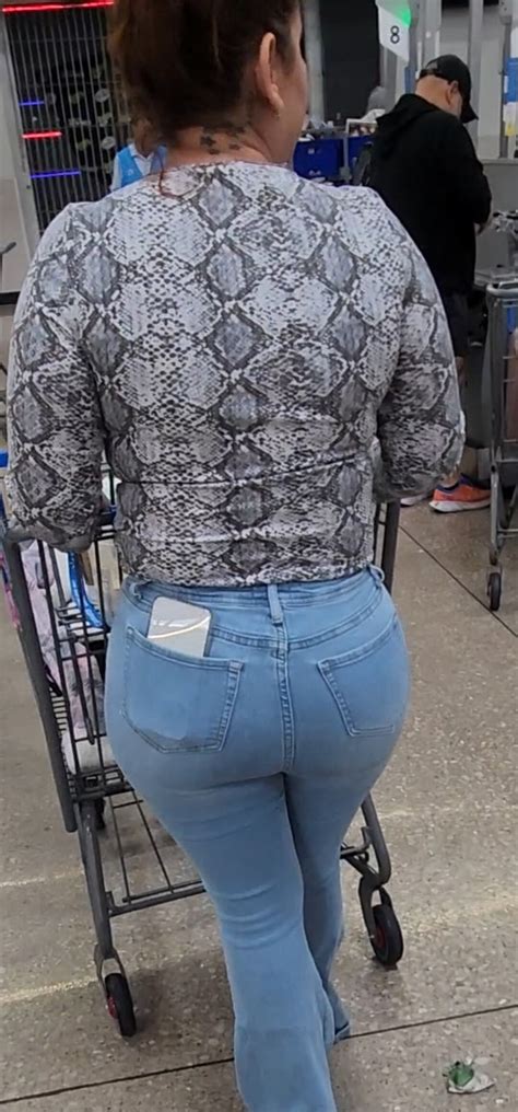 Superb ASSES At Walmart Latina MILFS Spandex Leggings Yoga Pants