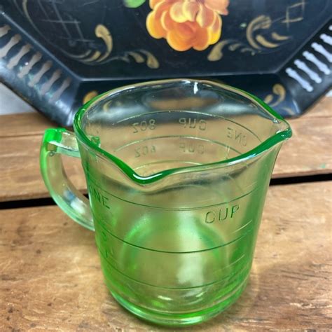 Kellogs Kitchen Vintage Green Depression Glass Spout Measuring