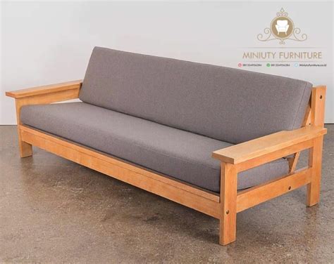 Bahkan bangku ini sangat cocok dipadukan dengan sofa sehingga ruang tamu kamu terlihat lebih menarik. bangku sofa tamu minimalis model terbaru jepara | MINIUTY ...