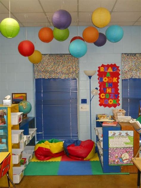 Pre k classroom decorating themes. Dr. Seuss Classroom ideas | myclassroomideas classroom ...