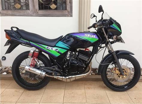 Gambar mungkin berisi: sepeda Motor | Sepeda motor ...