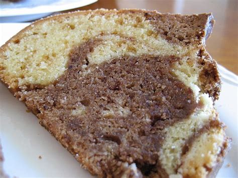 Für die creme den joghurt mit dem zucker in einer schüssel glatt rühren. Leichter fettarmer Marmorkuchen mit Banane und Joghurt ...