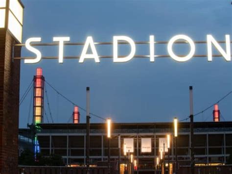 Die regenbogenfarben stehen weltweit als symbol für toleranz und sexuelle sowie geschlechtliche vielfalt. Kölner Stadion erstrahlt am Diversity-Tag in den ...
