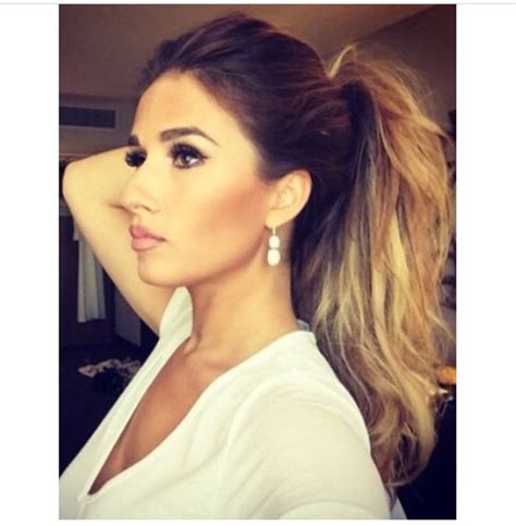 Snark about jessie james decker and her family. Jessie James Decker | Jessie james decker hair, Hair ...