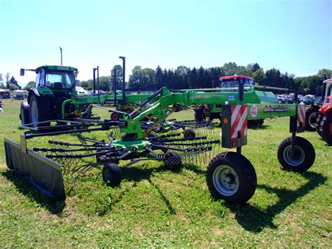 Die fähigkeit einer landwirtschaft zur vorbereitung des hochqualitativen raufutters ist eins der wichtigsten merkmale zur unterscheidung von moderner. Kreiselschwader