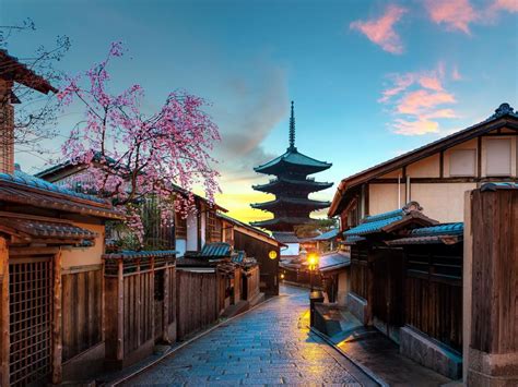 Kyotos Gion District Yields Heritage Gems And Ryokan Charms