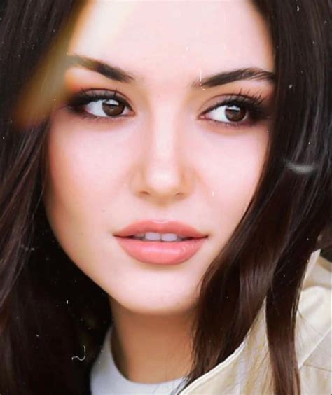 Pin By 徐運貴 On Hande Erçel Beauty Girl Beautiful Girl Face Turkish Women Beautiful