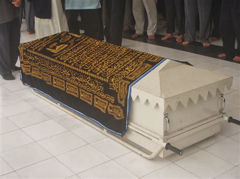 Dengan kematian mereka yang hidup pada abad pertama. Agama Corner: Tanda-Tanda Kematian Untuk Orang Islam