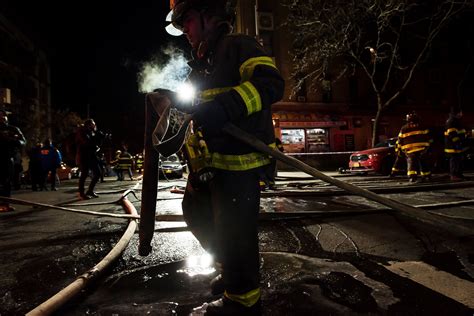 In Deadly Bronx Blaze Responders Battled Fire And Ice The New York Times