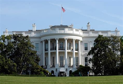 ΗΠΑ Ο Λευκός Οίκος σε συνομιλίες με τον Μασκ για τη χρήση του Starlink
