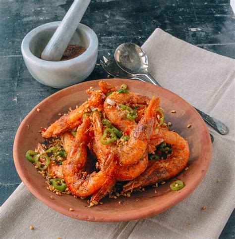 Salt And Pepper Shrimp By Thewoksoflife Shrimp Dishes Shrimp