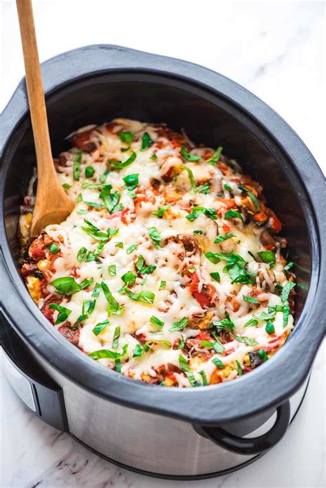 Sometimes we are able to eat together after an early practice, other times we eat separately as dinners are eaten on the go or before i arrive home. Crock Pot Pasta | Healthy Slow Cooker Pasta Recipe