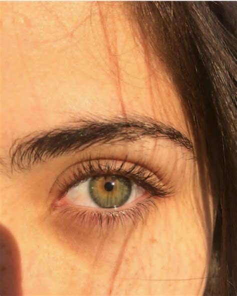 العيون الخضراء شعر