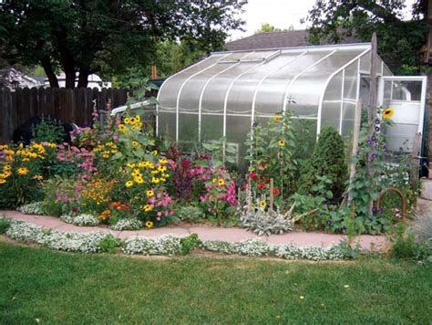 Maybe you aren't looking to grow mass amounts of food in your greenhouse. How to Choose the Best Greenhouse Kit - DIY - MOTHER EARTH NEWS