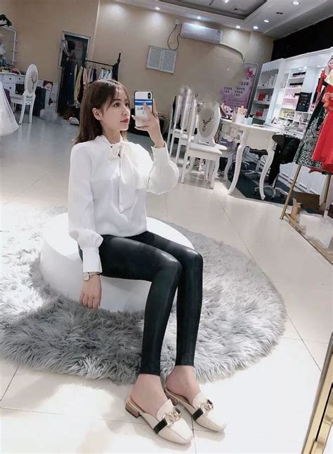 ghim trên asian girl leather legging