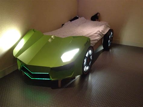 This highly durable twin bed comes with led headlights, detailed shiny rims and realistic racing stickers. Auto kinderbed, Lamborghini bed, autobed | Boys car ...