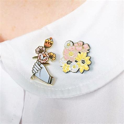 Follow ᎢeaᏀupᎾfᏕtars Enamel pin collection Cute pins Pin
