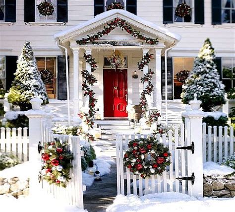 It may be cold outside, but your holiday decor doesn't have to be. Outdoor Christmas Decoration Ideas