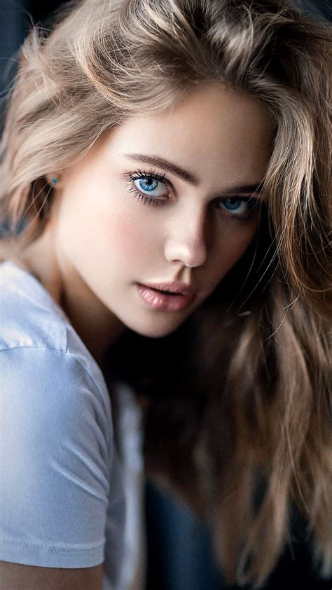 Retrato Bonito Belleza Rubia Ojos Azules Cara Niña Hermosa Fondo De Pantalla De Teléfono