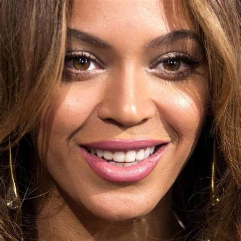 Beyoncé Makeup Silver Eyeshadow And Pink Lipstick Steal Her Style